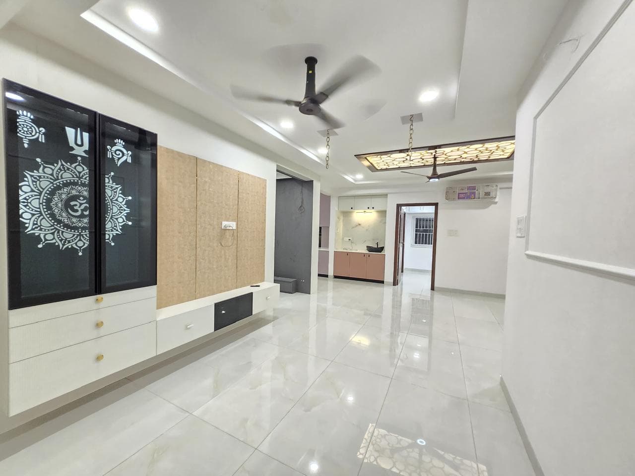 Essence Interiors living unit, photo 13
